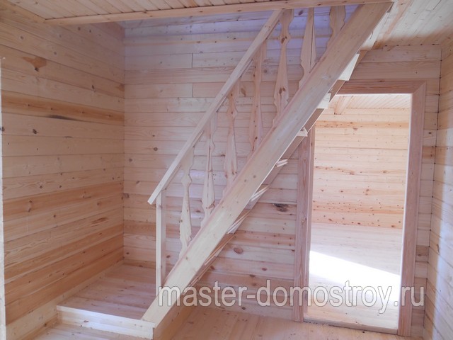 деревянная лестница с балясинами