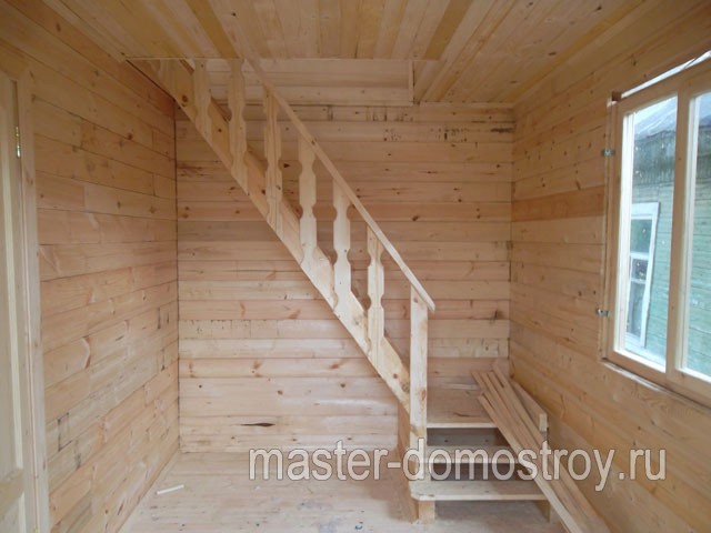 деревянная лестница на мансардный этаж
